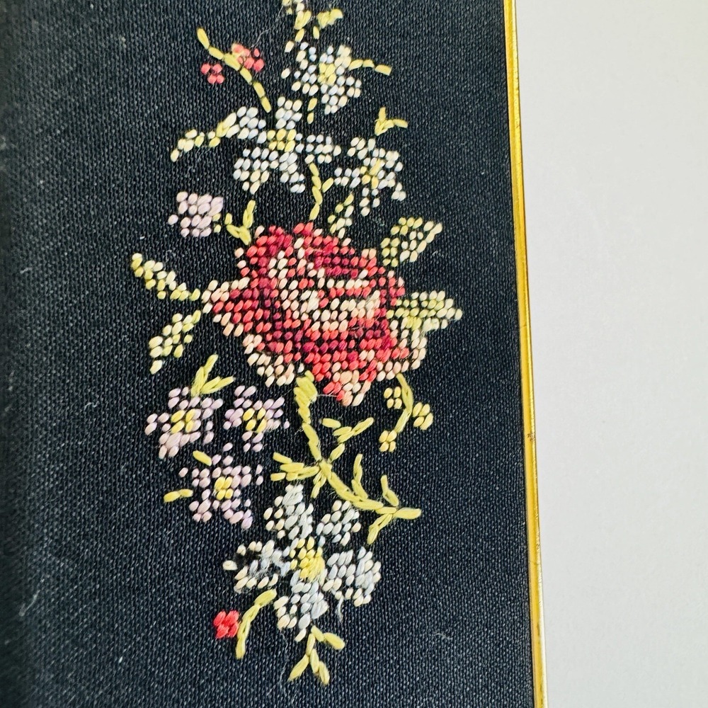 Vtg Petite Point Flower Needlepoint Embroidery Black Beauty Mirror Case NO Comb - Picture 2 of 6